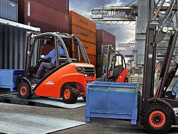 О новых требованиях к размещению и креплению грузов в вагонах и универсальных контейнерах