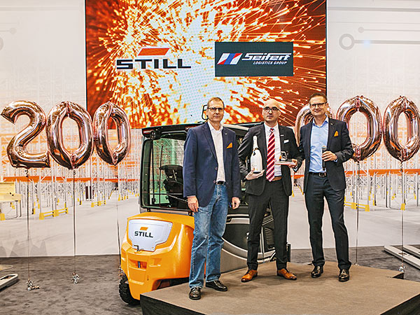 Двухсоттысячный погрузчик серии RX компании STILL торжественно передан группе компаний Seifert Logistics Group