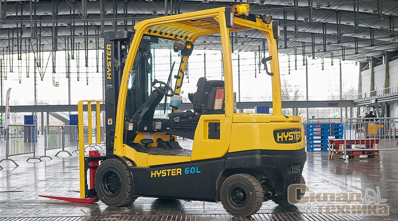 В сегменте погрузчиков с противовесом номинирован [b]Hyster J60XNL (J3.0XNL)[/b] с литий-ионным аккумулятором. АКБ обеспечивает низкий центр тяжести и обеспечивает больше места в кабине.