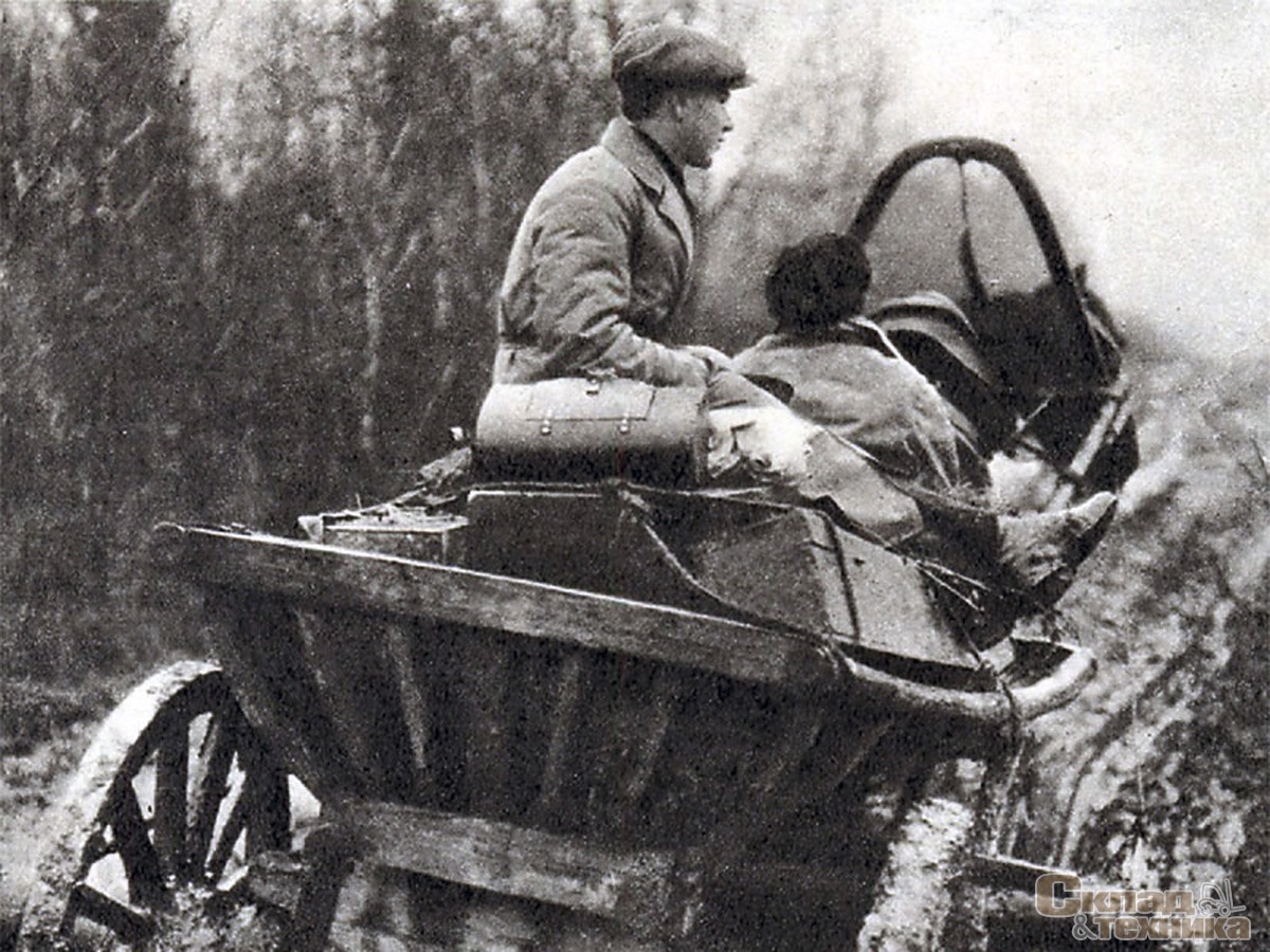 На дороге. Фото, 1920-е. Предоставлено Вятским художественным музеем имени В. М. и А. М. Васнецовых