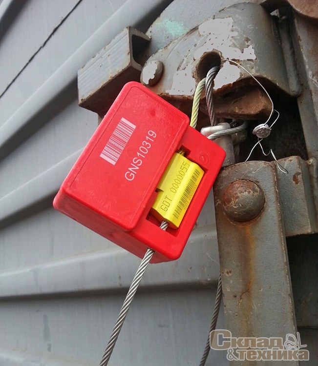 Биглок на крытом вагоне