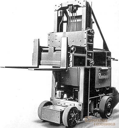 Первый европейский погрузчик (фирма Ransomes & Rapier, Ипсвич, Великобритания) был оснащен электроприводом и мачтой на тросах